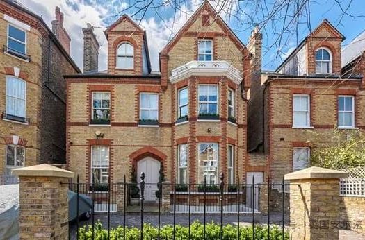 Fancy living in the house from The Split?